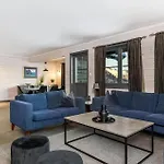 Lovely In With Sauna Apartman